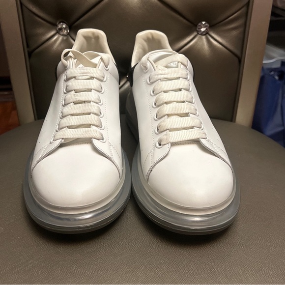Alexander McQueens Size 44